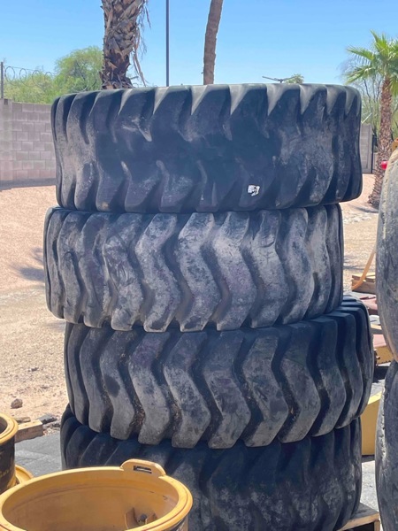 Caterpillar 938M Tire