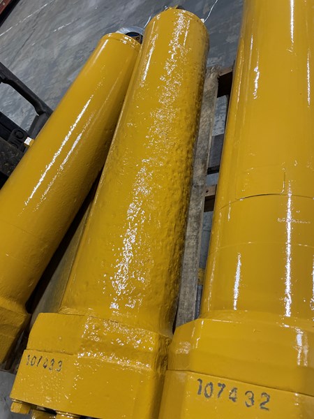 Caterpillar 775G 775G Hoist Cylinder