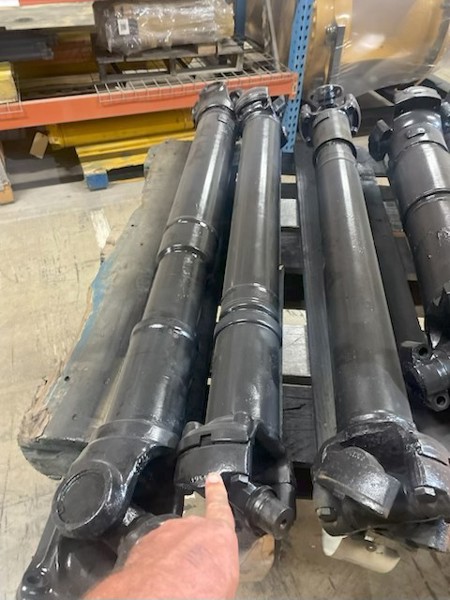 Deere 410E 410E Cent- Rear Driveline