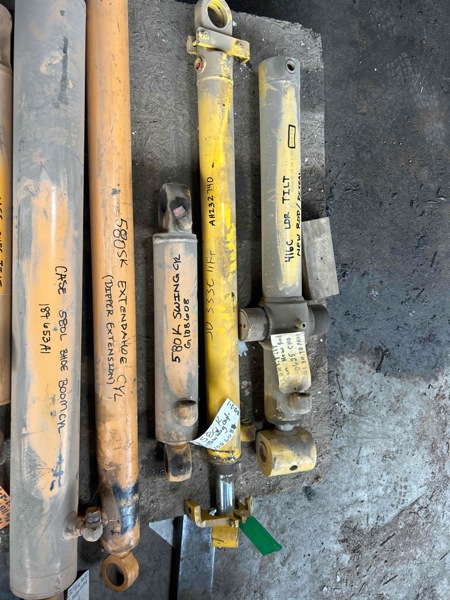 Deere 333E 333E  Lift Cylinder