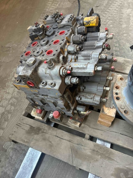 Hitachi EX400LC-3C EX400LC-3C Main Control Valve