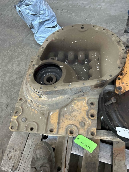 Deere 750J 750J RH Inner Final Drive Housing