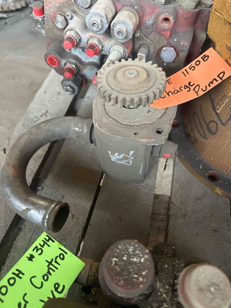 Case 1150B 1150B Charge Pump