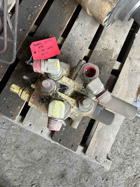 Komatsu D37P-5 D37P-5 2 Spool Loader Valve
