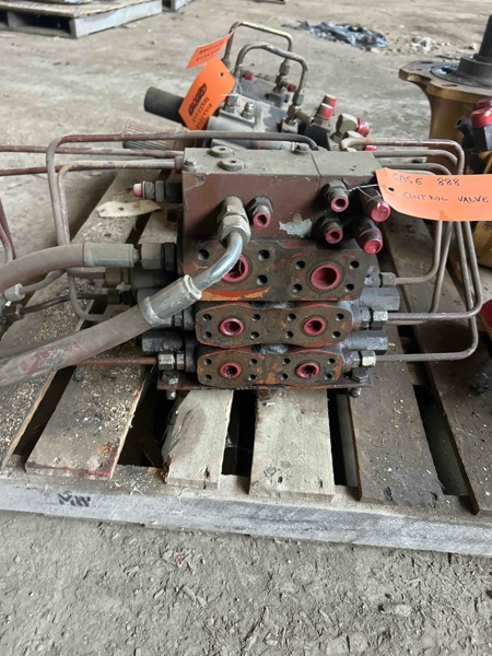Case 888 888 Control Valve
