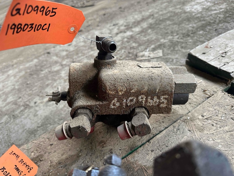 Case 580K 580K Swing Sequence Valve