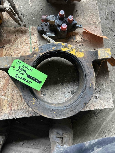 Deere 644H, 644J 644H Rear Axle Support