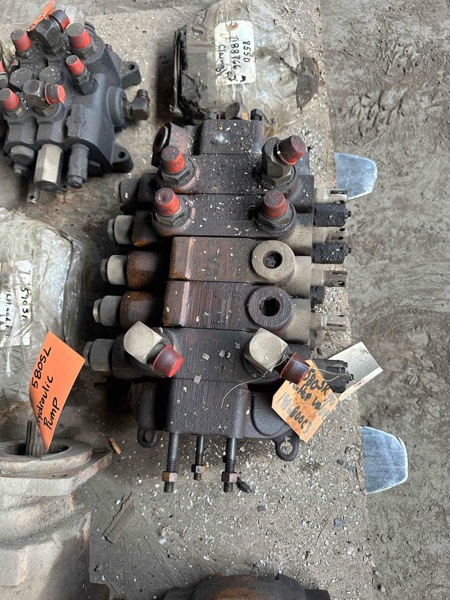 Case 580SK 580SK 6 Spool Backhoe Valve Outlet Section