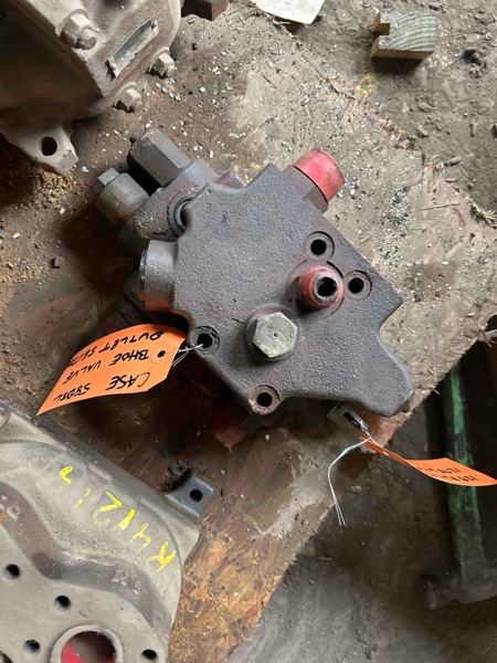 Case 580SL 580SL Backhoe Valve Outlet Section