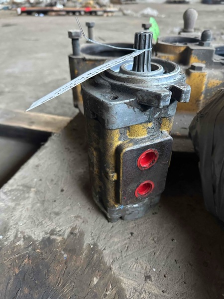 Takeuchi TL130 TL130 Gear Pump