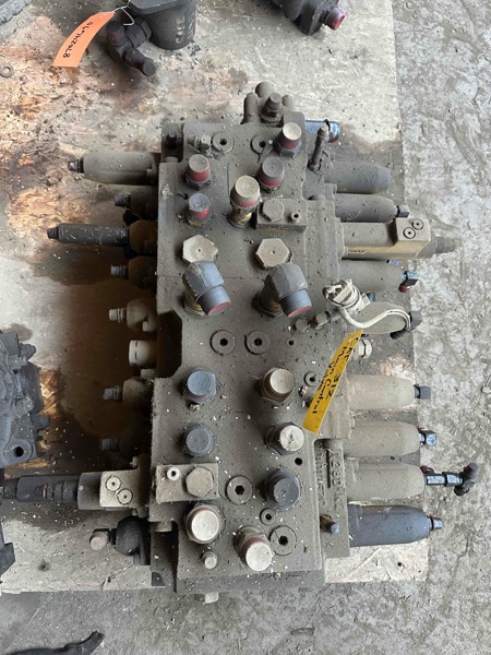 Caterpillar 312 312 Main Control Valve