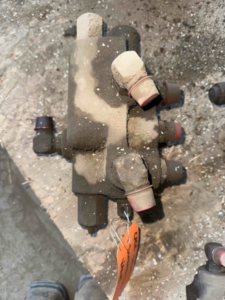 Case 580K 580K Swing Sequence Valve
