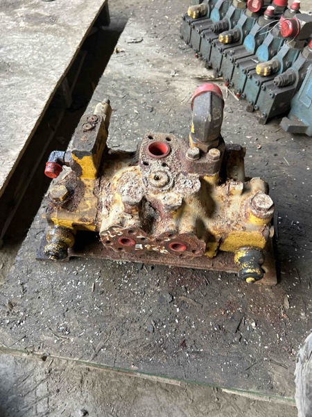 Caterpillar 926E 926E Steering Valve
