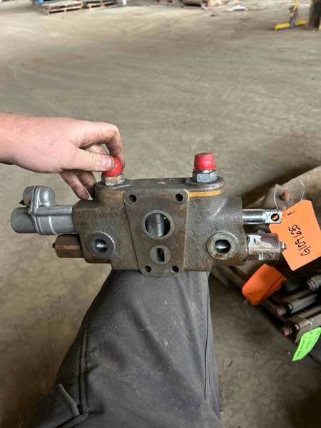 Case 580K 580K Loader Valve Bucket Section