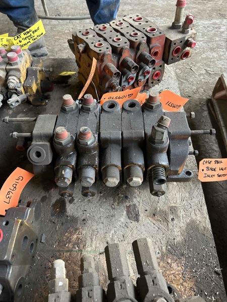 Case 580K 580K 7 Spool Backhoe Valve Outlet Section