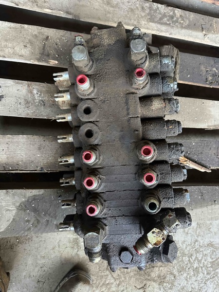 Case 590SL 590SL 8 Spool Backhoe Valve
