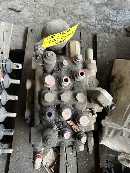 Caterpillar 232B 232B Loader Control Valve