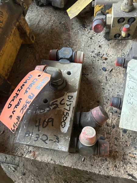 Case 1835C 1835C Check Valve Manifold