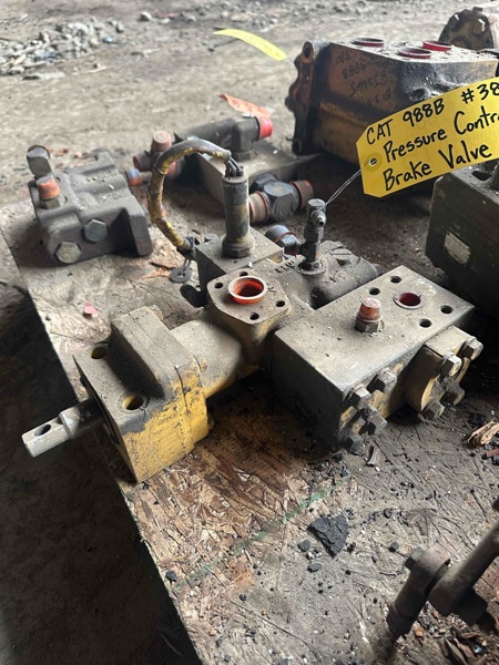 Caterpillar 988B 988B Pressure Control Brake Valve