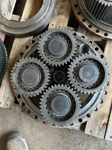 Deere 844J 844J Rear Planetatry Pinion Carrier With Gears