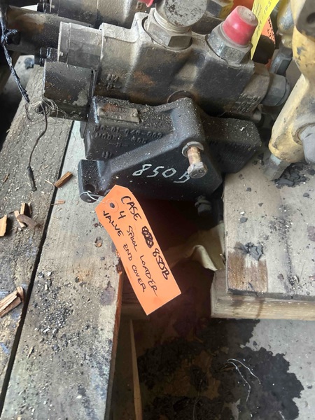 Case 850B 850B 4 Spool Loader Valve End Cover