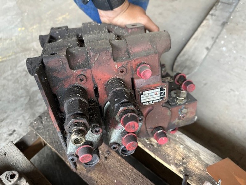 Case 688 688 Control Valve