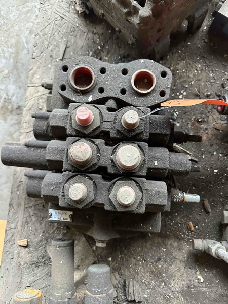 Case 850B 850B 3 Spool Dozer Valve