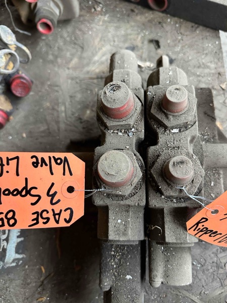 Case 850B 850B 3 Spool Dozer Valve Lift Section