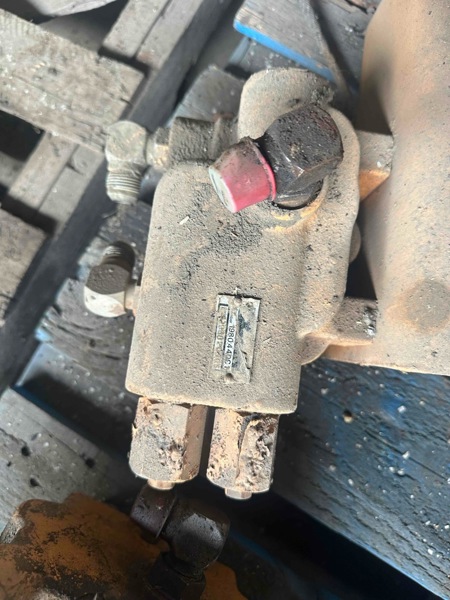 Case 580SK 580SK Swing Sequence Valve