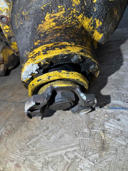 Deere 844J 844J Front Differential Yoke
