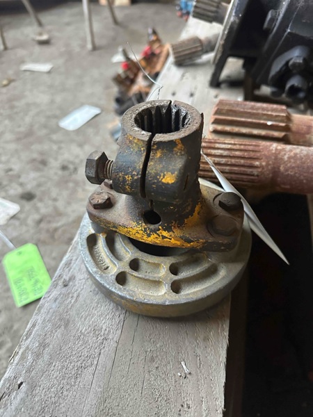 Deere 410C 410C Hydraulic Pump Coupler
