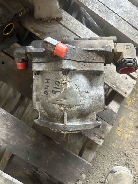 Caterpillar D4H D4H Piston Pump