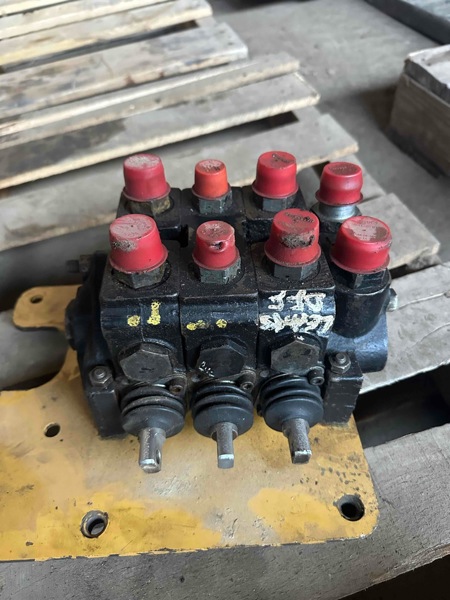 Deere 450G, 550G, 650G 450G 3 Spool Dozer Valve