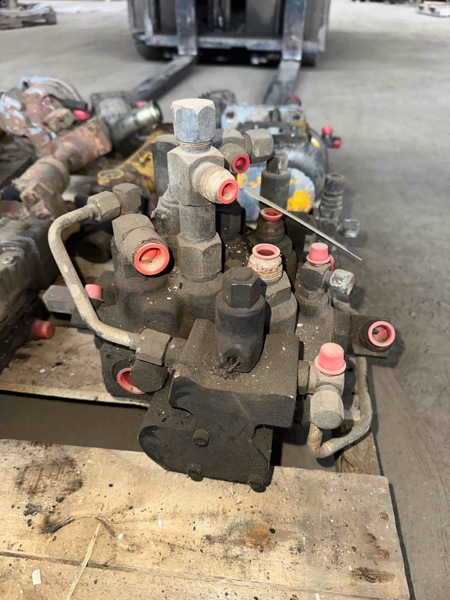 Bobcat S175 S175 Loader Valve