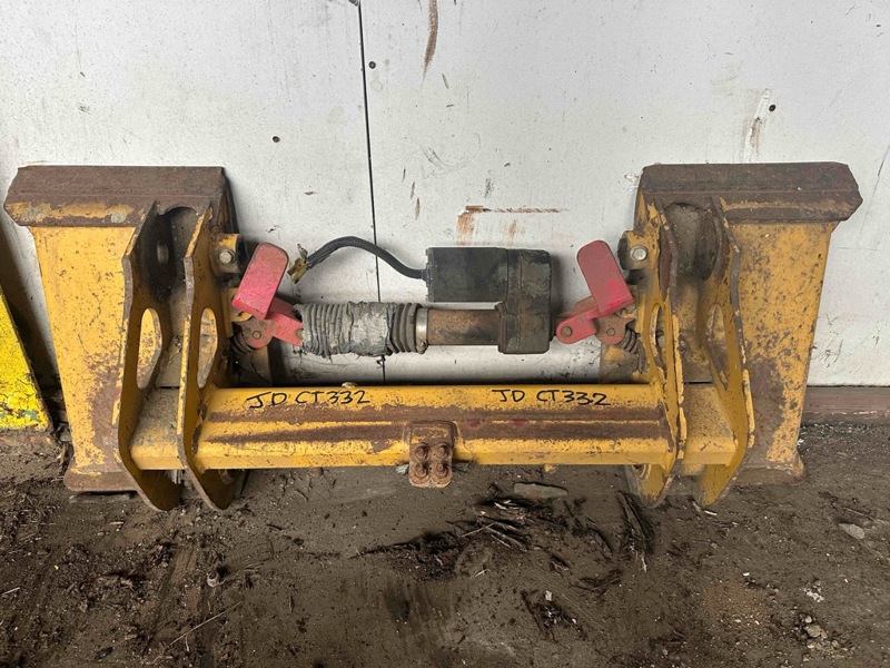 Deere CT332 CT332 Quick Coupler