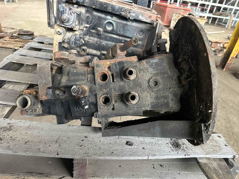 New Holland L220 L220 Tandem Pump