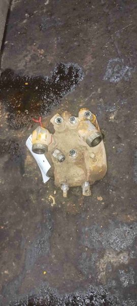 Deere 310D Stabilizer Valve
