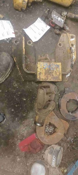 Caterpillar 525 Winch Support/Shaft