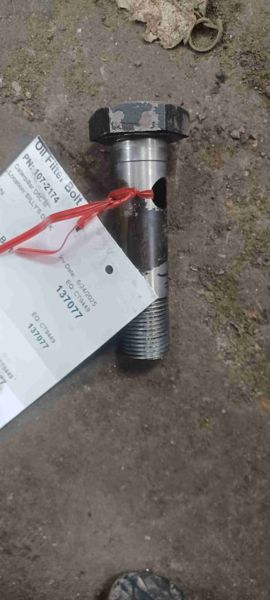 Caterpillar D5C Iii Oil Filter Bolt