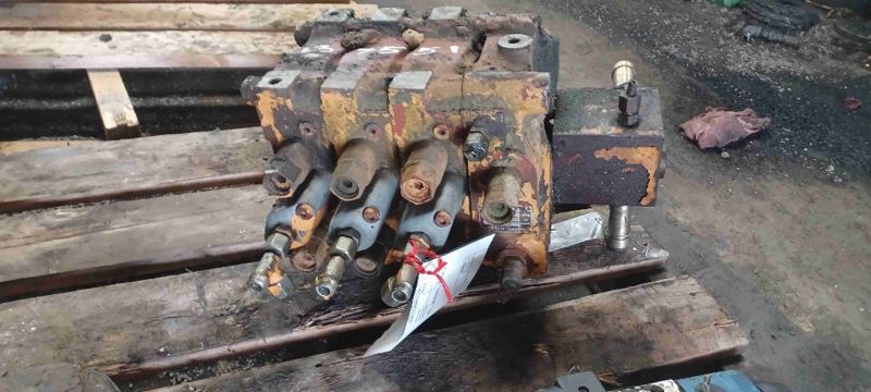 Case 688 Control Valve