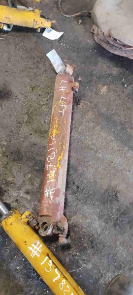 Deere 555B Lift Cylinder