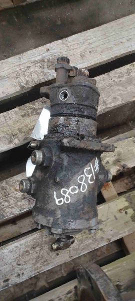 Deere 200C LC Rotary Distributor