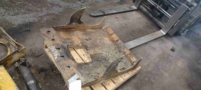Caterpillar 525B Rear Axle Guard