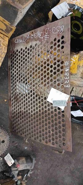 Case 850D Grille