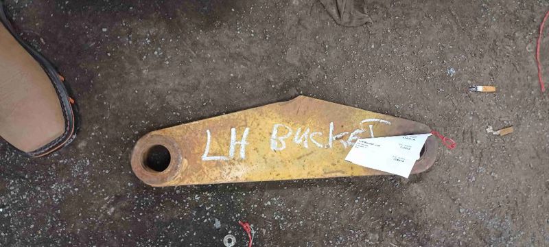 Case 580B L.H Bucket Link