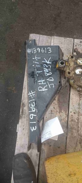 Deere 843K RH Tilt Hose Guard