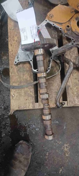 Case 95XT Camshaft
