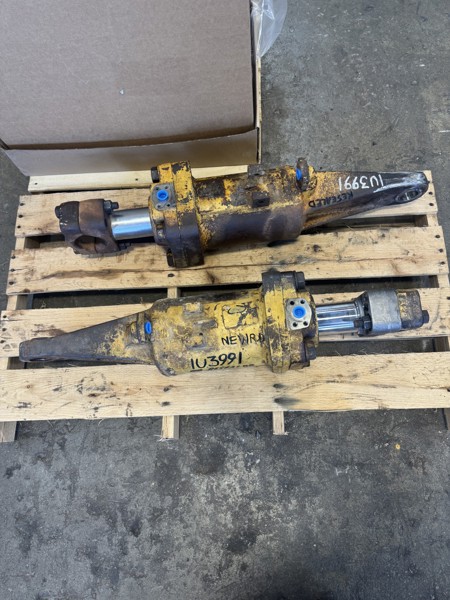 Caterpillar D6R Cylinder