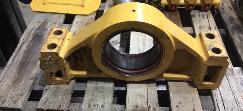 Caterpillar 930H 930H Trunion, Front