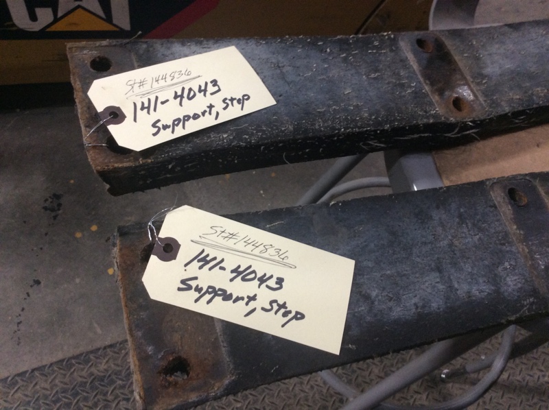 Caterpillar 16H 16H Rubber Support Step